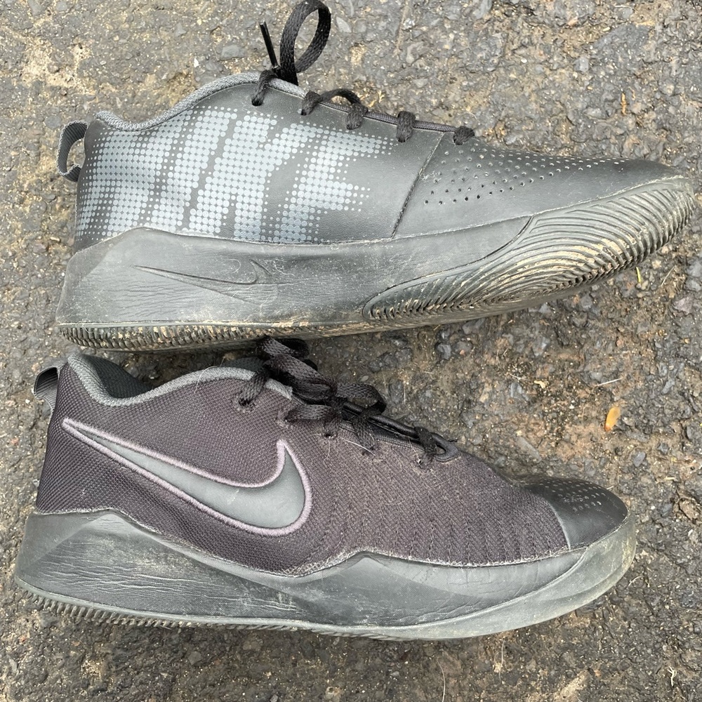 Big boys size 6Y Nike sneakers - Picture 2 of 4